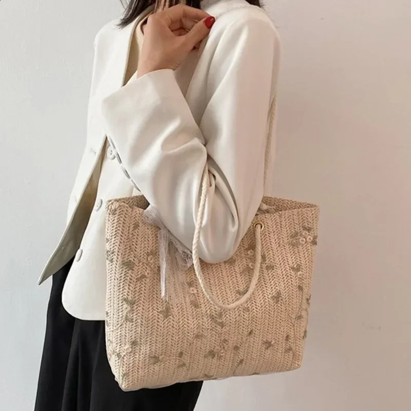 Fashion Woven Handbag Women Straw AllMatch Female Tote Bag 2023 Portable Bucket Handbags Summer Picnic Bags 240824Z