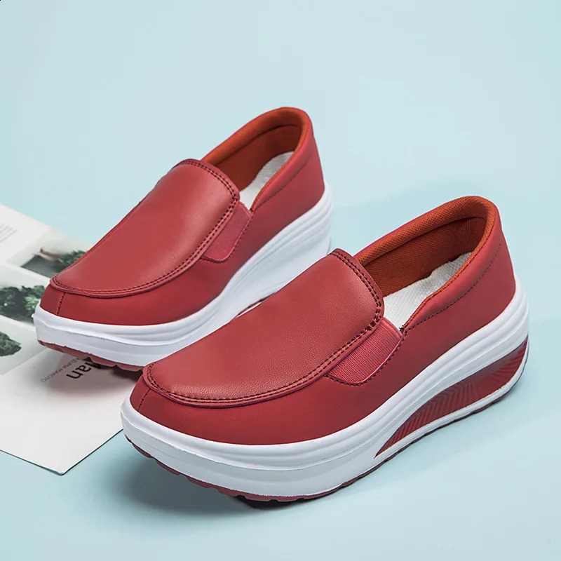 Womens shoes spring leather soft outsole work shoes womens shoes black swing shoes womens plus size wedge single shoes 240823