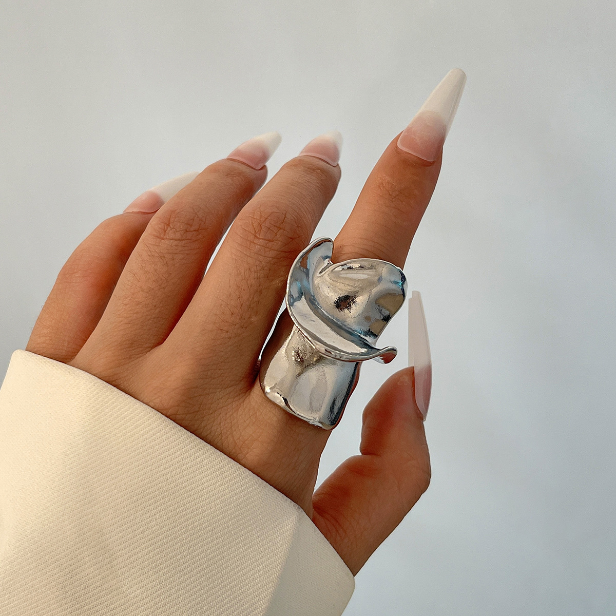 Jewelry hip-hop style oversized irregular smooth twisted ring, water droplet alloy pleated ring