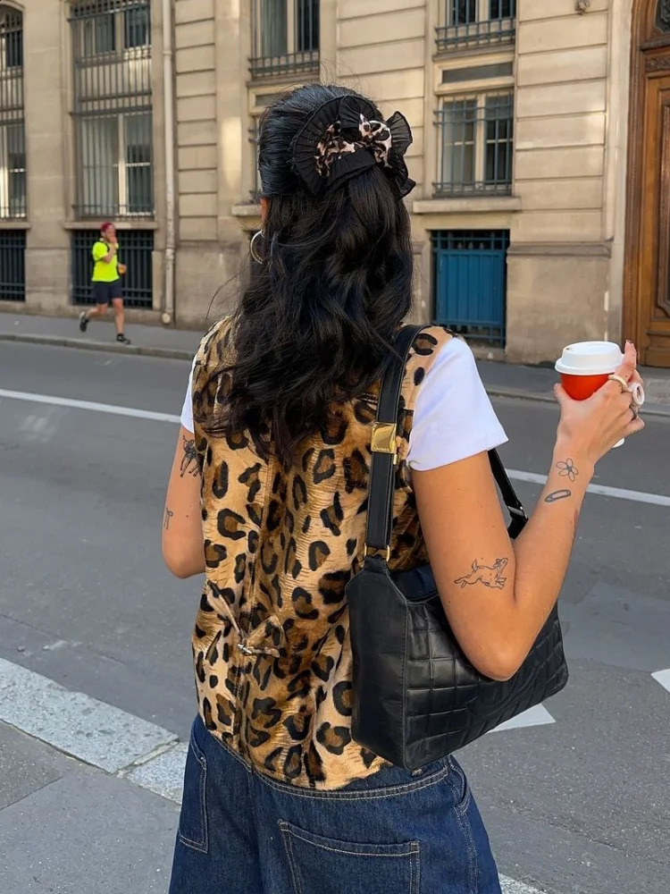 2024 Fashion Leopard Print Pin Buckle Vest For Women Elegant V Neck Sleeveless Slim Waistcoats Female Autumn Chic Streetwear 240826