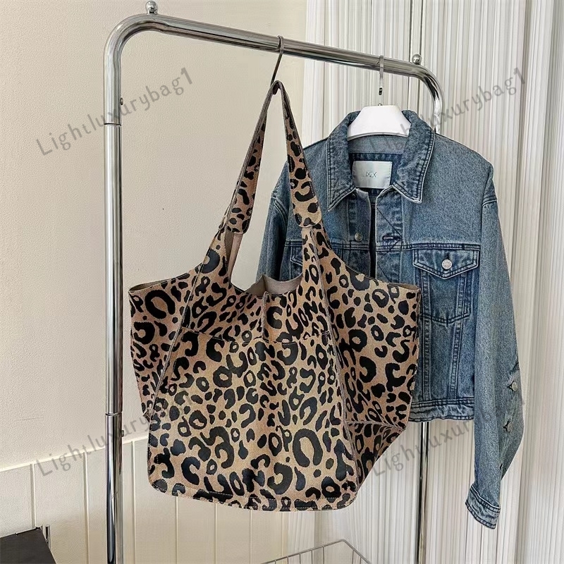 Large Capacity PU Leather Tote For Women Casual Soft Shoulder Bag With Designer Aged Metal Look - Retro Big Shopper Purse