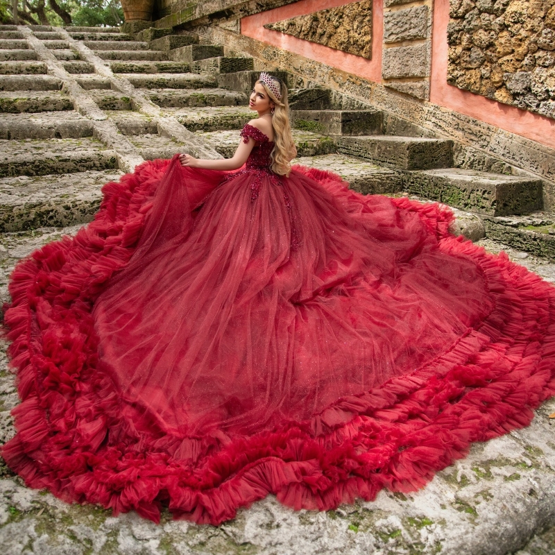 Red Princess Ball Gown Quinceanera Dresses 2024 Beaded Lace Appliques Crystals Tull Tiered Sweet 15 Dress Vestidos De 16 Anos
