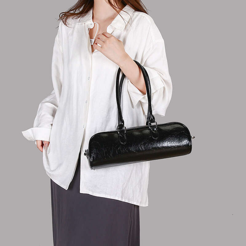 Bowling women 2025 summer new item, high-end soft leather heart shoulder for women, French stick bag