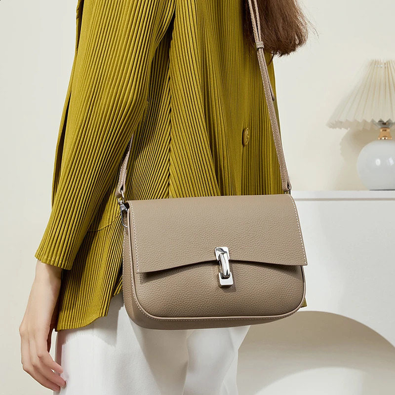 Toptrends leather square small shoulder cross body womens bag trend flip wallet denim handbag 240826