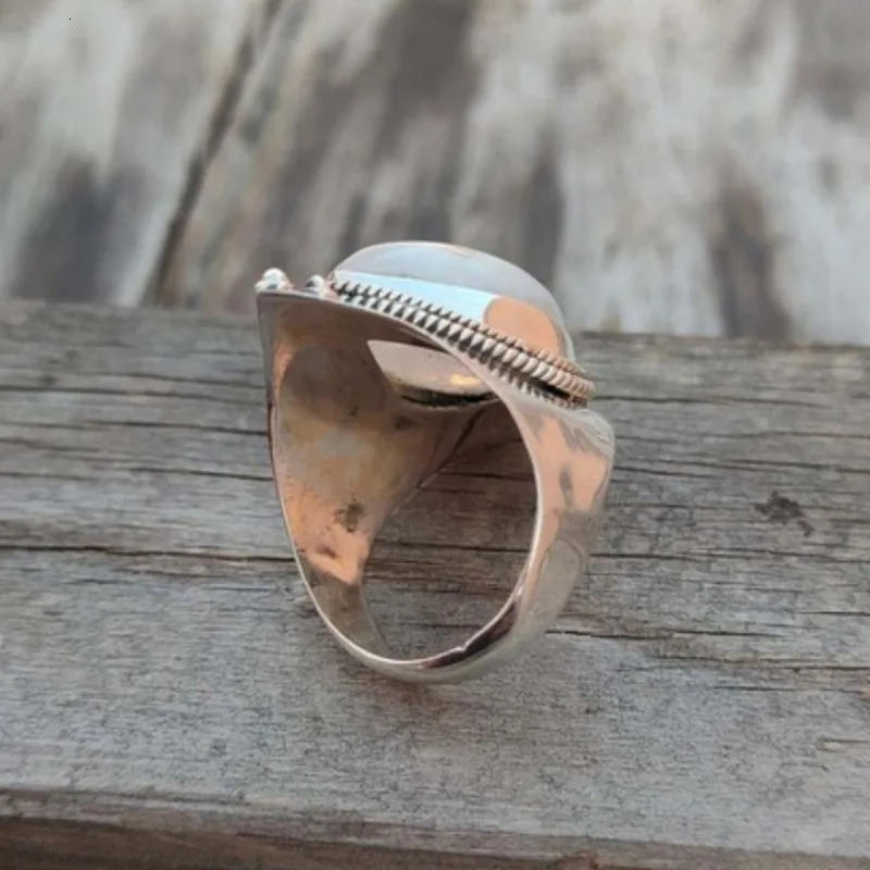 Vintage Ethnic Style Imitation Opal Ring for Women Antique Sier Color Moonstone Rings Fine Jewelry Accessories Girls Gifts
