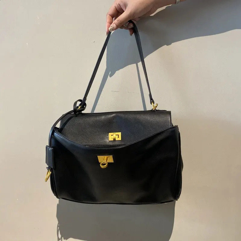 large pocket one shoulder smooth Calfskin handbag womens underwear buckle casual commuting bd0c