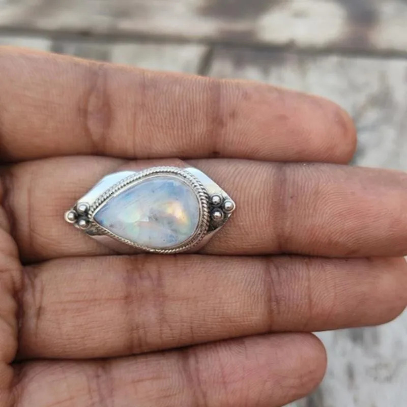 Vintage Ethnic Style Imitation Opal Ring for Women Antique Sier Color Moonstone Rings Fine Jewelry Accessories Girls Gifts