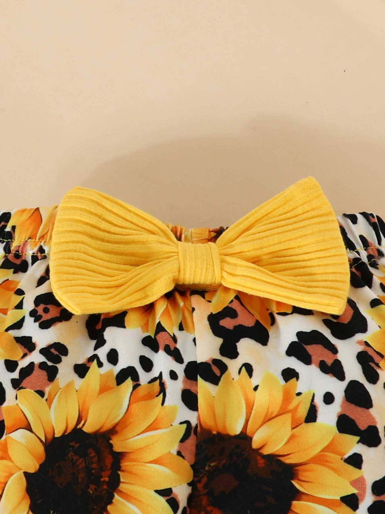Baby girl 3 cute long sleeved flying sleeve jumpsuit+sunflower print flash Trojan horse+headband set W240824