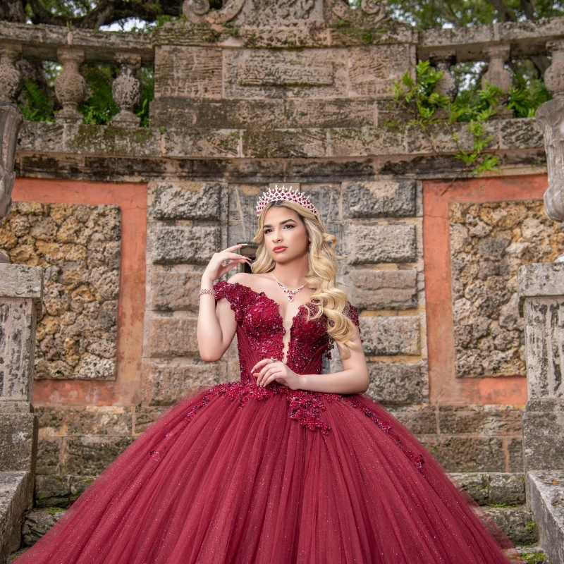 Red Princess Ball Gown Quinceanera Dresses 2024 Beaded Lace Appliques Crystals Tull Tiered Sweet 15 Dress Vestidos De 16 Anos