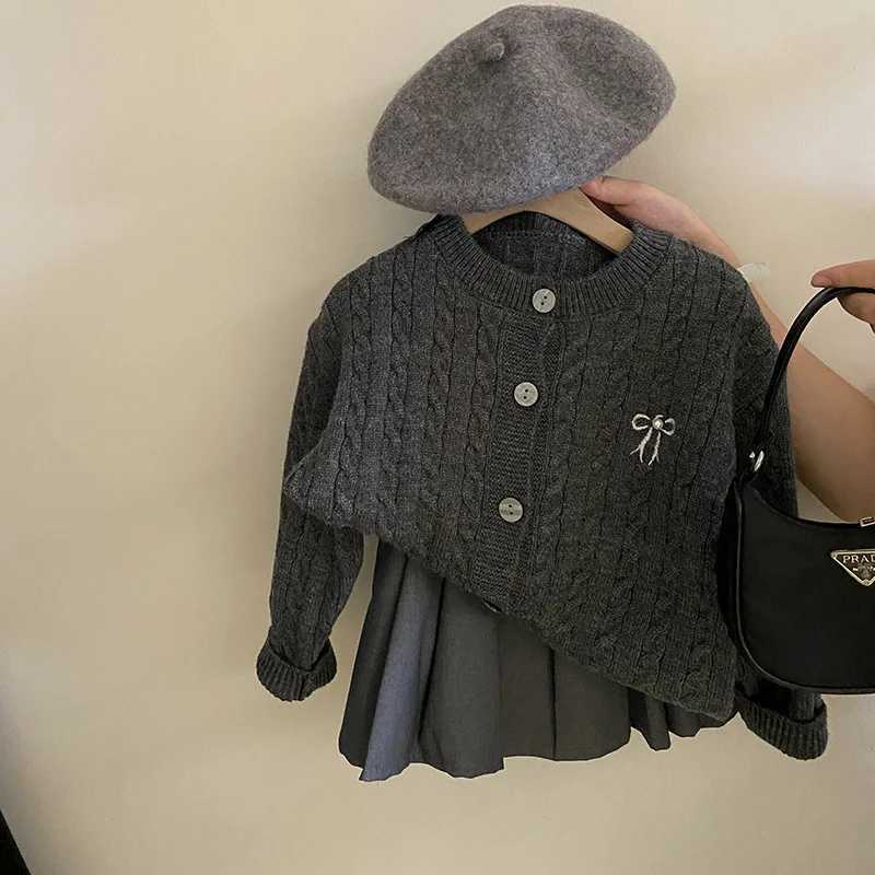 Sweater girl bow knitted cardigan wool sweater autumn new item pleated skiing 2024 childrens clothing sweet stripeW240824