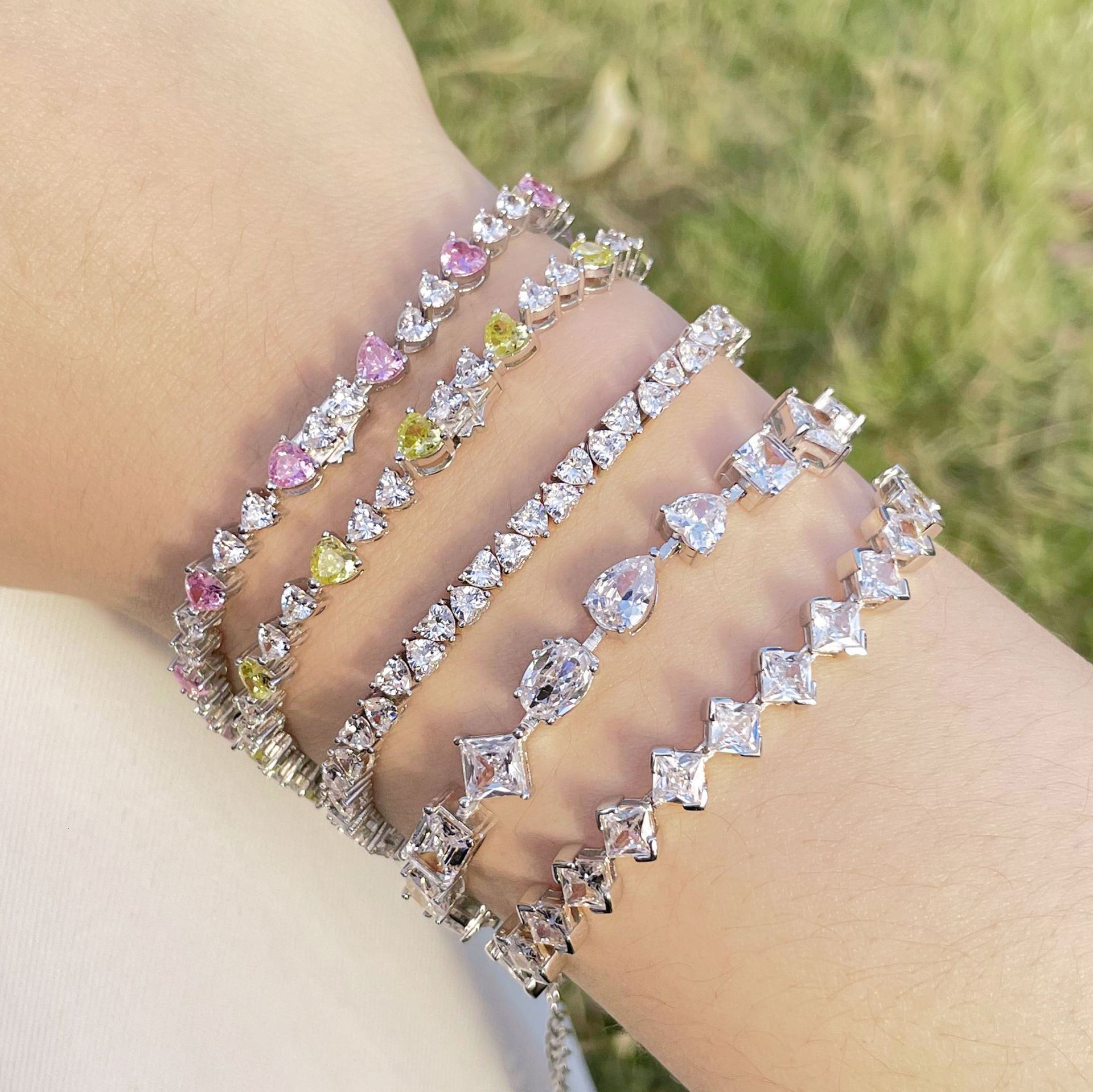 S Pure Sier Tennis Chain Bracelet with Diamond Heart Geometry * 4 Zircon High end Light Handpiece