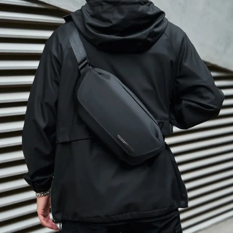Fashionable cross body mens chest messenger anti-theft zipper 7.9-inch iPad waterproof short travel shoulder bag 240826 37f9