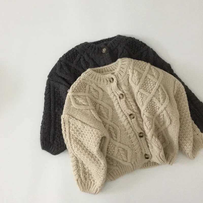 Baby sweater autumn and winter childrens clothing warm knit sweater for boys and girls Korean fashion childrens wool jacket single chest cardiganW2408
