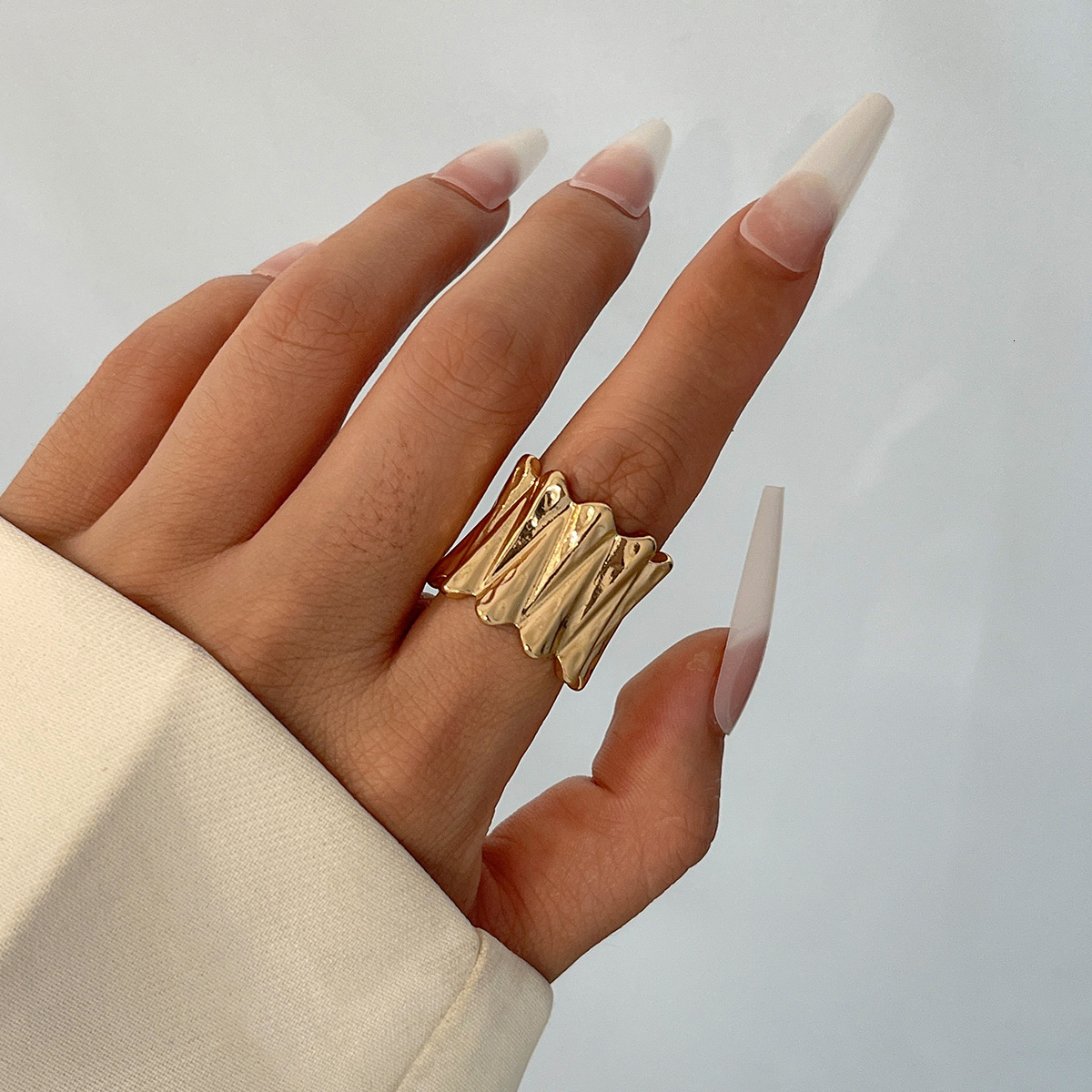 Jewelry hip-hop style oversized irregular smooth twisted ring, water droplet alloy pleated ring