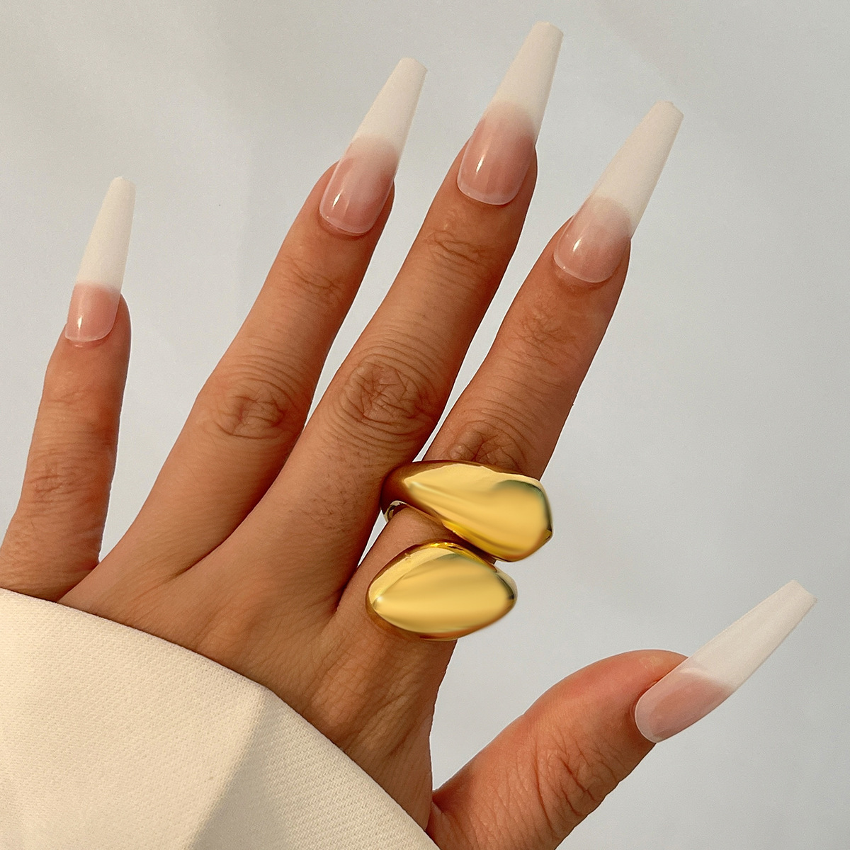 Jewelry hip-hop style oversized irregular smooth twisted ring, water droplet alloy pleated ring