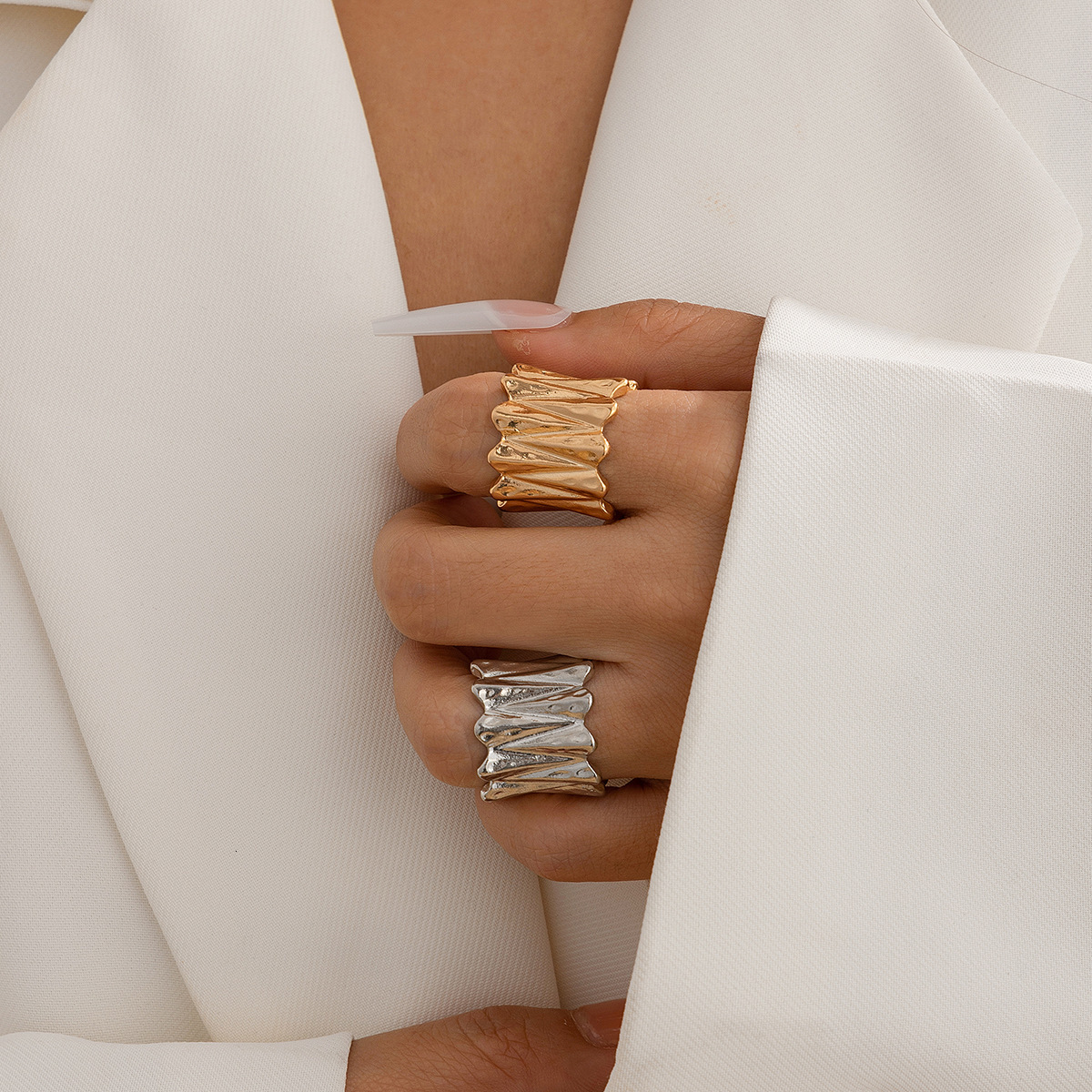 Jewelry hip-hop style oversized irregular smooth twisted ring, water droplet alloy pleated ring