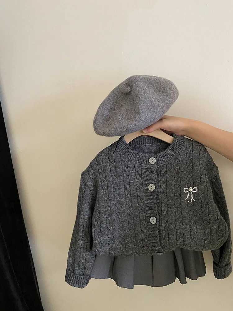 Sweater girl bow knitted cardigan wool sweater autumn new item pleated skiing 2024 childrens clothing sweet stripeW240824
