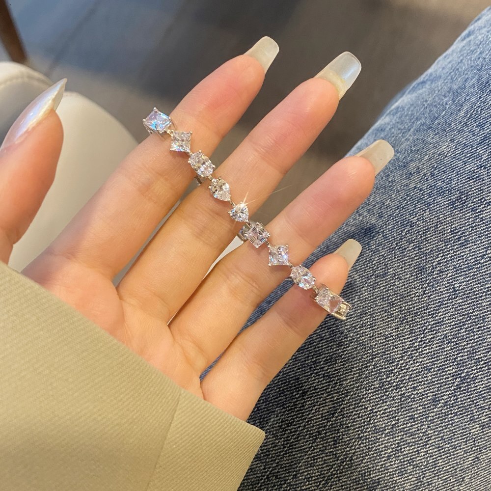 S Pure Sier Tennis Chain Bracelet with Diamond Heart Geometry * 4 Zircon High end Light Handpiece