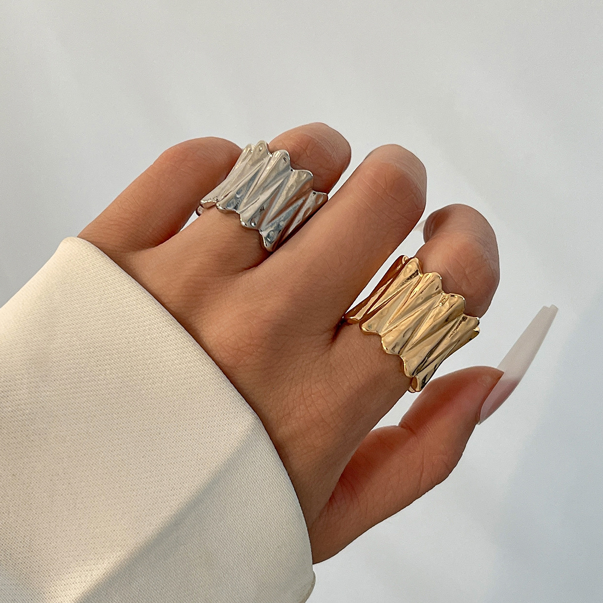 Jewelry hip-hop style oversized irregular smooth twisted ring, water droplet alloy pleated ring