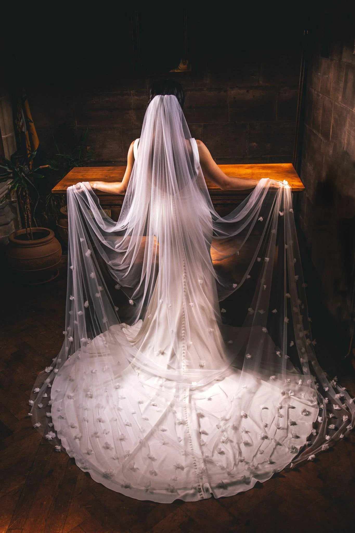 Romantic Wedding Veil 3D Flowers Special Cut Royal Bridal Veil with Comb Veil 2M Cathedral White Ivory Wedding Accessories For Women Custom Made
