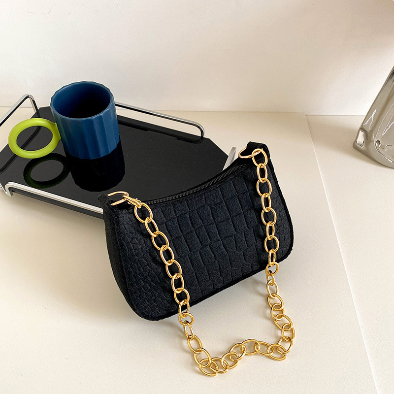 Women Shoulder Bag New Trend Bag Popular Casual Style Fashion Commuting Armpit Bag Free shipping