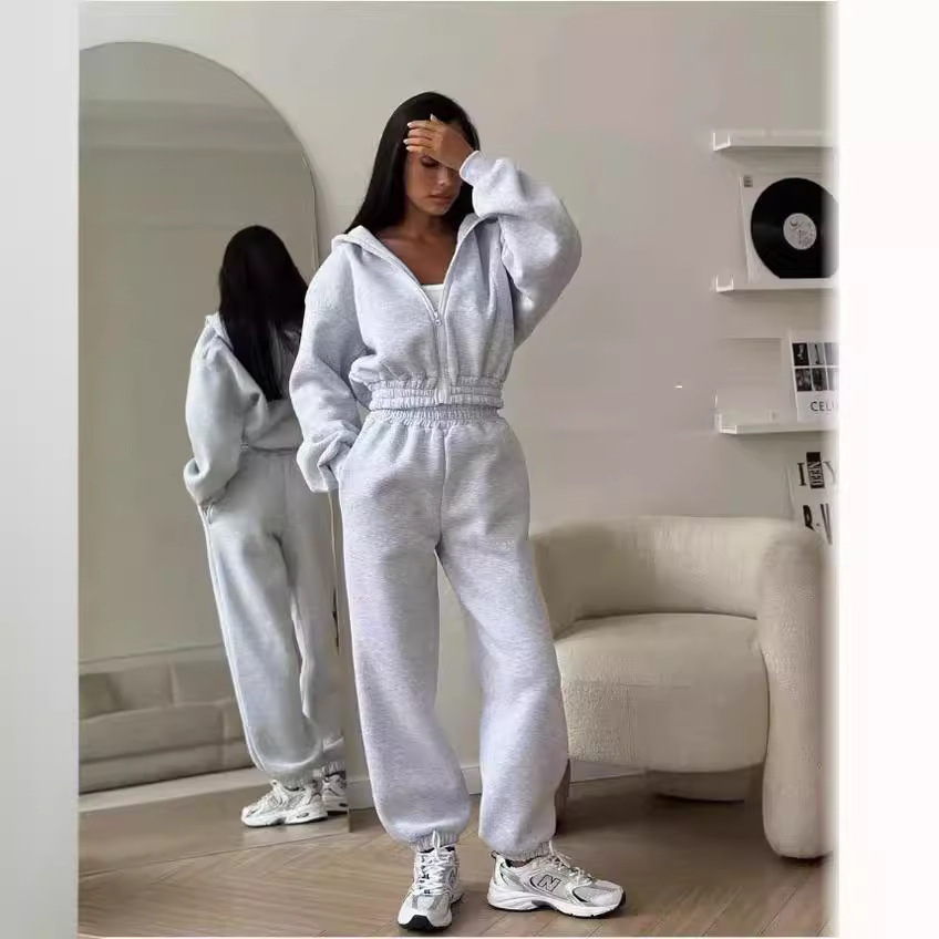 Women's Hooded Sweatshirt and Cuffed Joggers Sportswear Set Hoodies And Sweatpants Two-piece Set