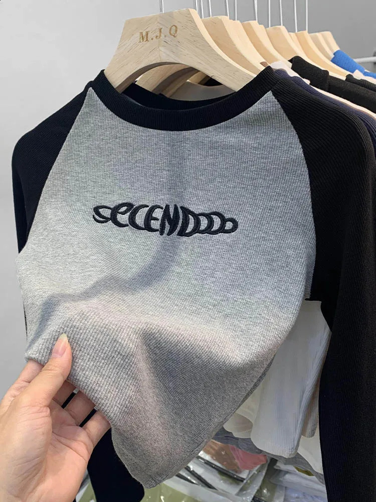Letter printed T-shirt for womens spring long sleeved patched work top fashionable retro contrasting color crop top Kpop tight Y2K T-shirt 240826
