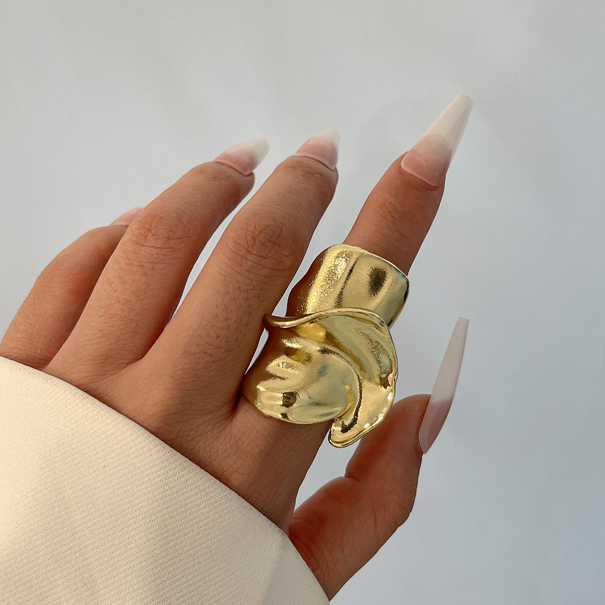 Jewelry hip-hop style oversized irregular smooth twisted ring, water droplet alloy pleated ring