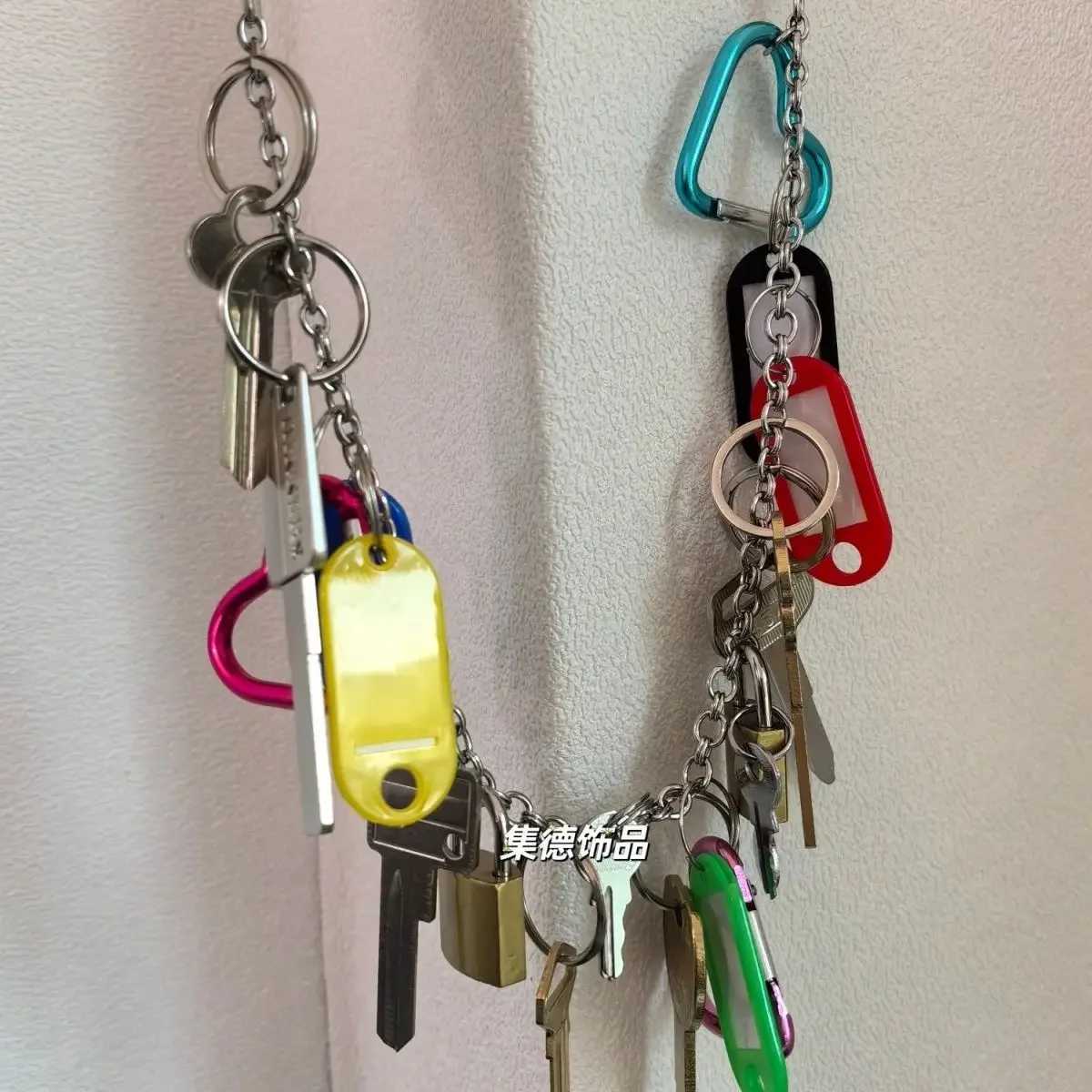 Keychains Lanyards 2024 New Super Complex Metal Keychain Womens French Trend Bag Pendant Accessories Matching Personalized Home Decoration Y2408264LEE