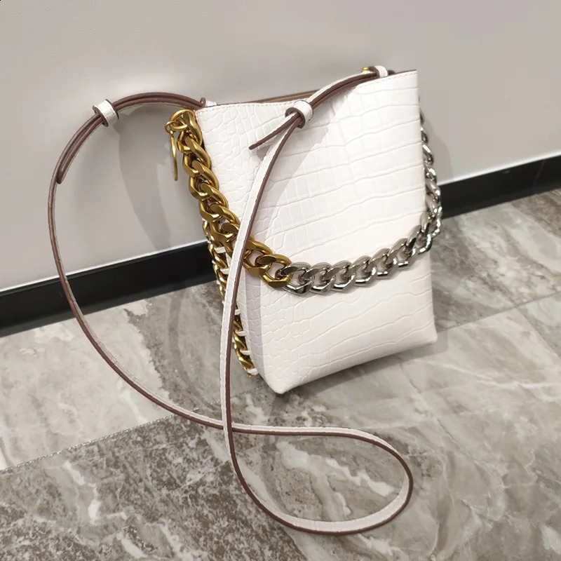 Classic Chain Shoulder Fashion Versatile Crossbody Womens Banquet Pattern Bucket Bag 240824 4