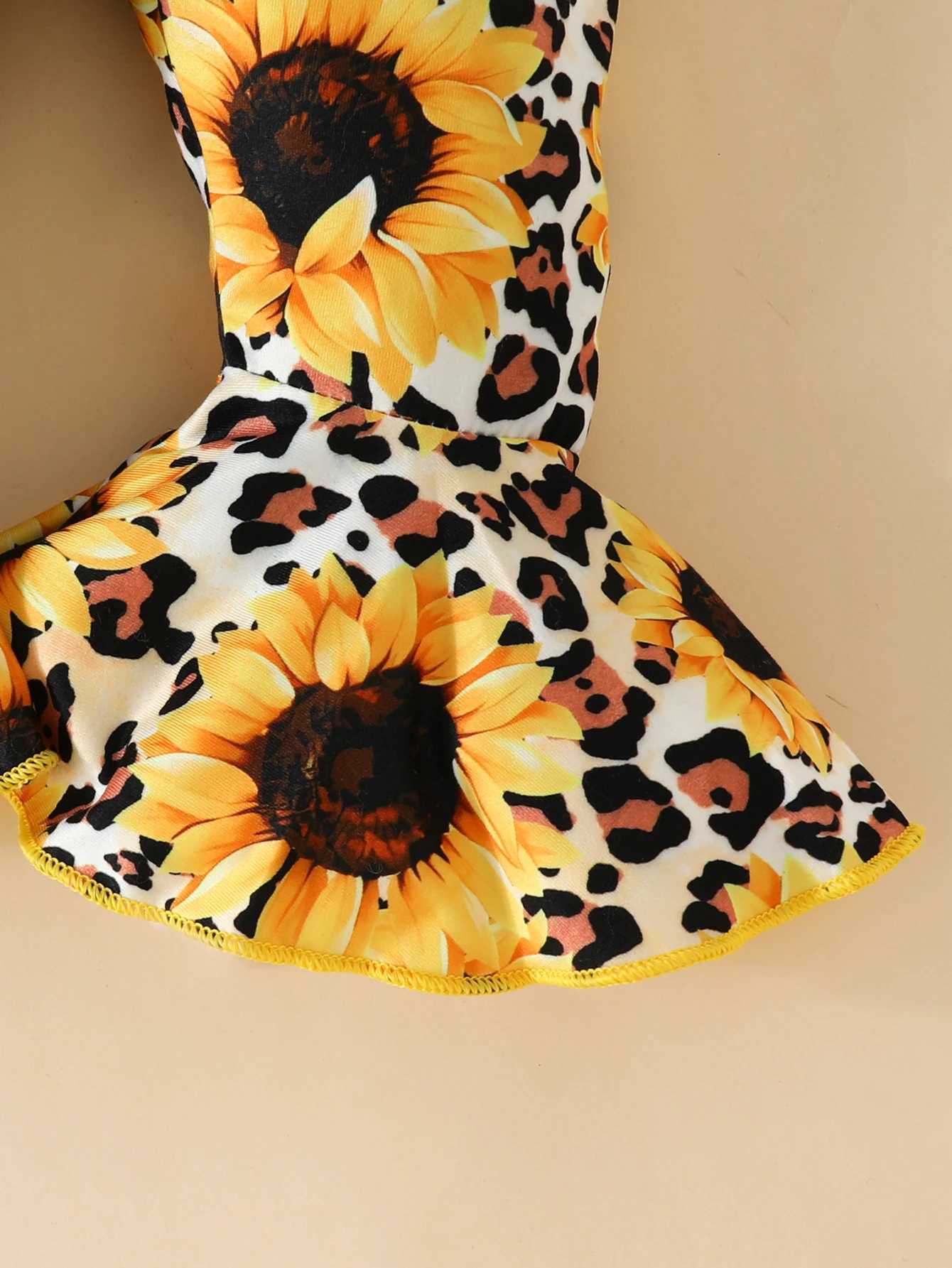 Baby girl 3 cute long sleeved flying sleeve jumpsuit+sunflower print flash Trojan horse+headband set W240824
