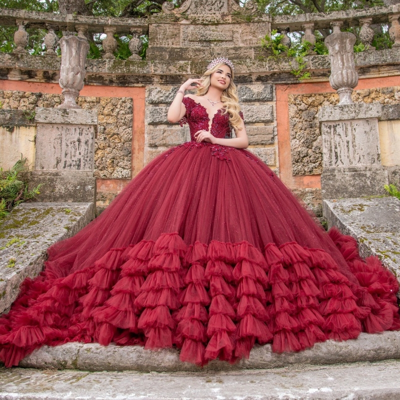 Red Princess Ball Gown Quinceanera Dresses 2024 Beaded Lace Appliques Crystals Tull Tiered Sweet 15 Dress Vestidos De 16 Anos
