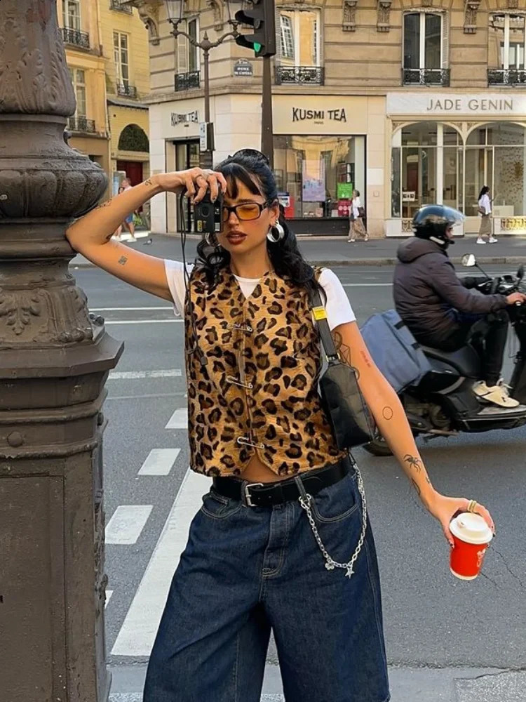 2024 Fashion Leopard Print Pin Buckle Vest For Women Elegant V Neck Sleeveless Slim Waistcoats Female Autumn Chic Streetwear 240826