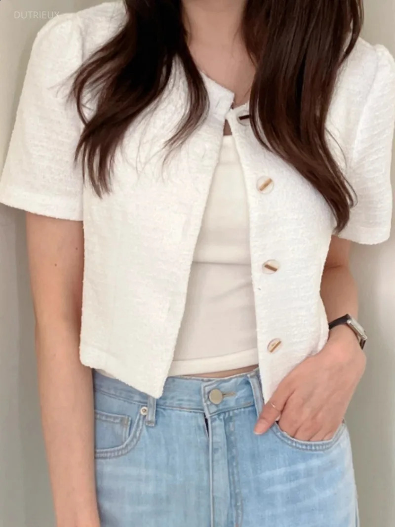 Single bust round neck slim Versatile Little perfume style wool short cardigan jacket Cropped summer white tweed coat top 240826
