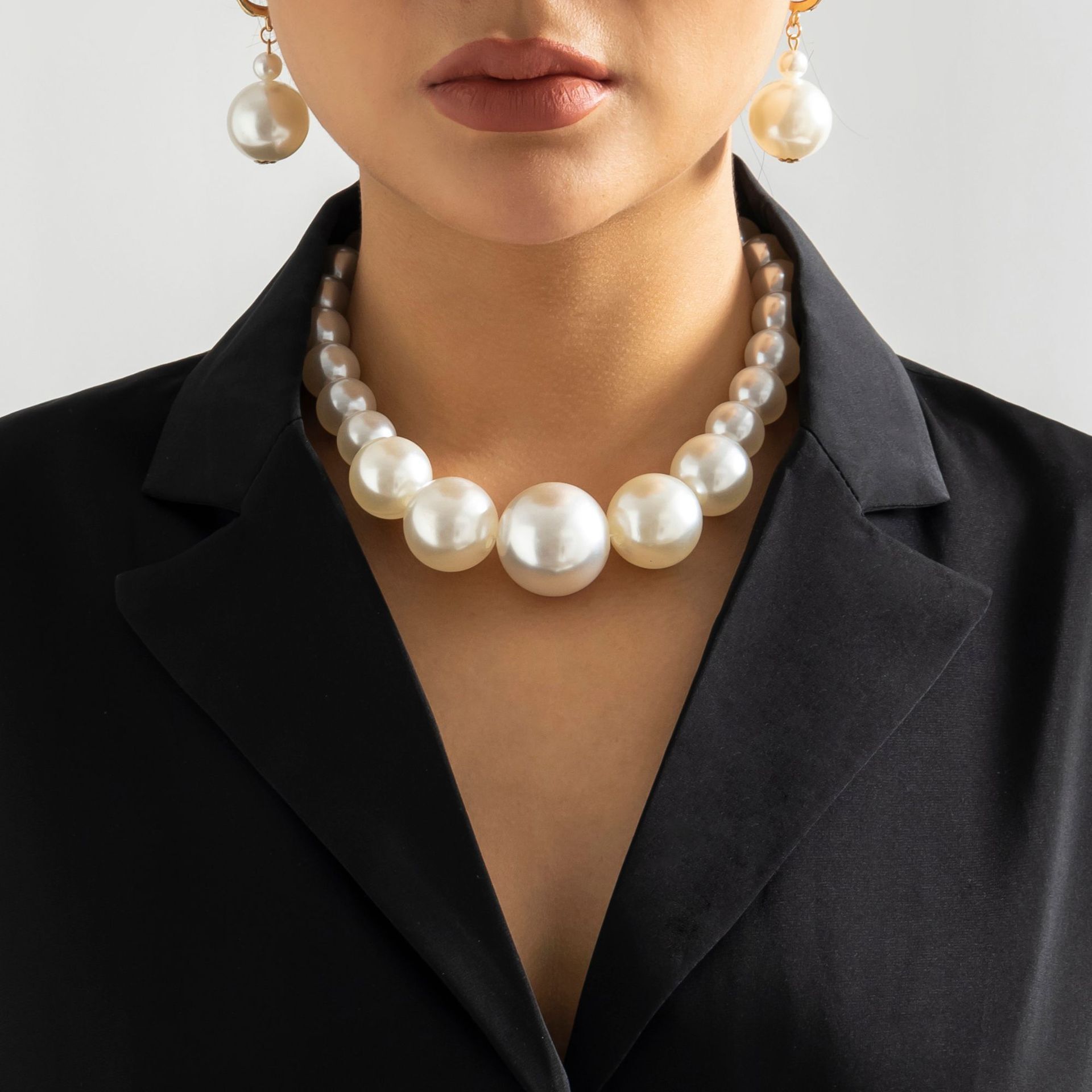 Jewelry Cold Wind Beaded Chain with Ethnic Imitation Pearl and Small Design Sense Necklace
