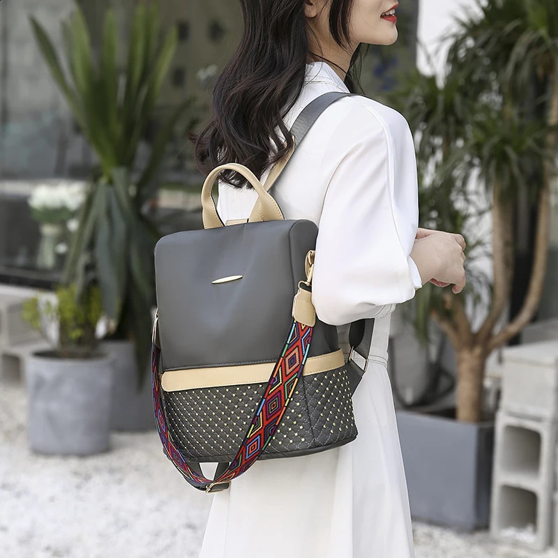 Oxford Womens Backpack Large Capacity AntiTheft Womans Bag 2023 Trend Travel Backpacks For Women 240826