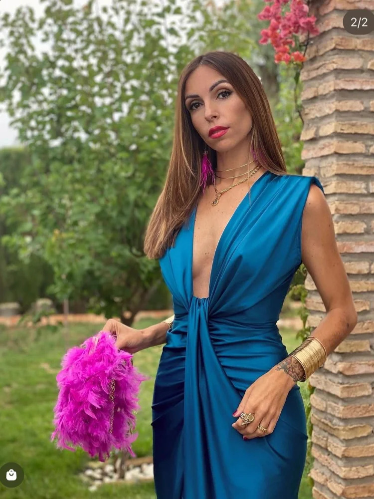 Sexy Deep V Pleated Midi Dress For Women Elegant Sleeveless Solid Color Sheath Dresses Female Fashion High Street Vestidos 240815
