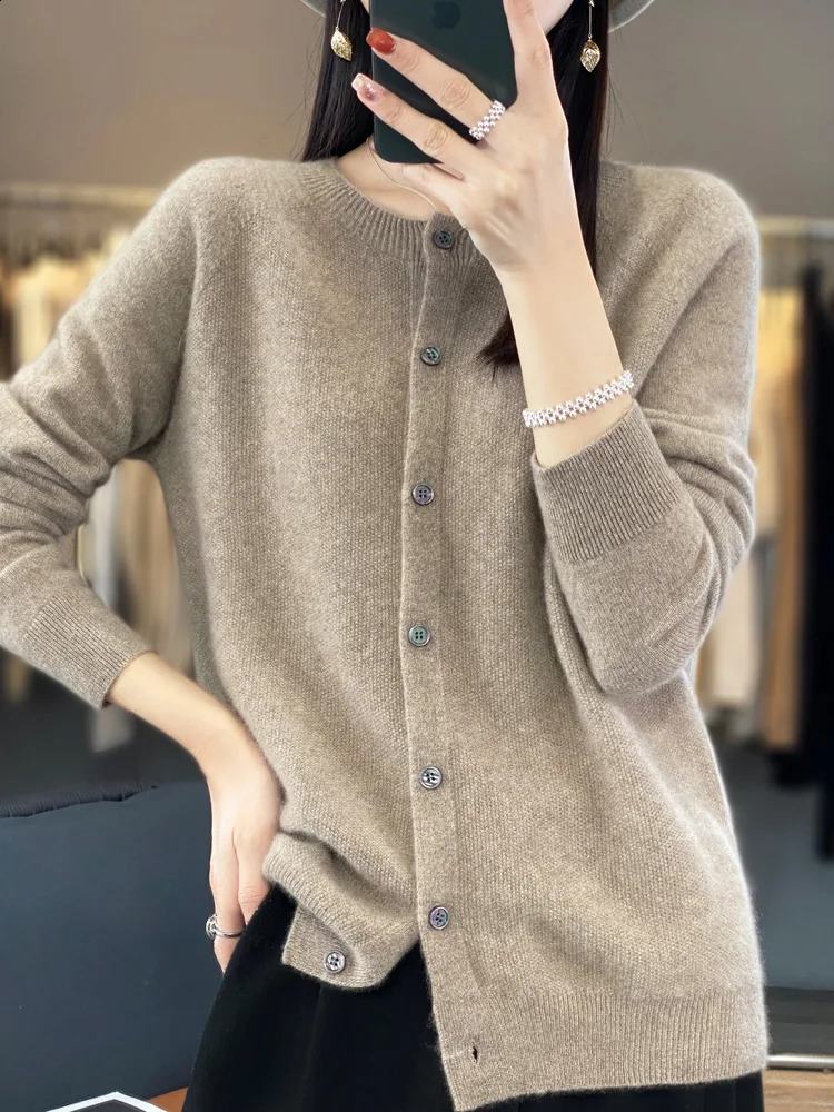 Long sleeved 100% Merino wool sweater cashmere cardigan spring and autumn womens Oneck knitted top fashionable basic 240826