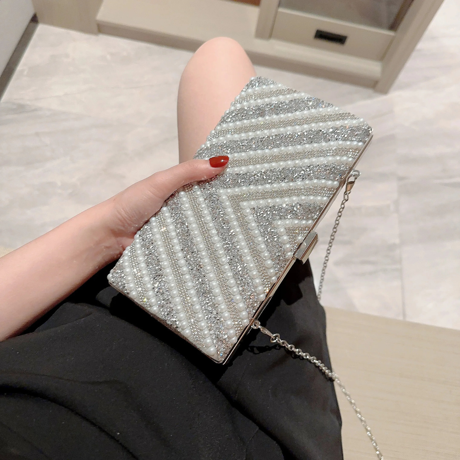 Womens classic sparkling rhinestone pearl embossed clutch bag evening bag party bag evening bag wedding bag promotional clutch chain 240826