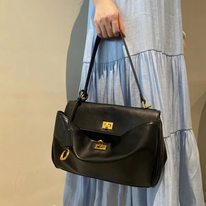 large pocket one shoulder smooth Calfskin handbag womens underwear buckle casual commuting bd0c