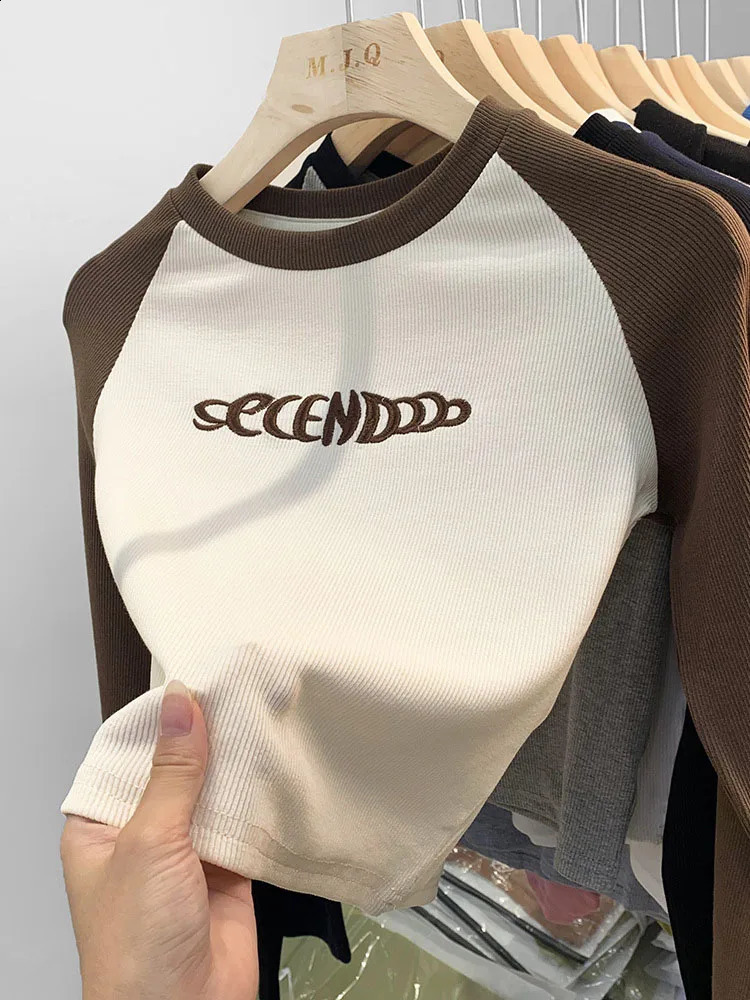 Letter printed T-shirt for womens spring long sleeved patched work top fashionable retro contrasting color crop top Kpop tight Y2K T-shirt 240826