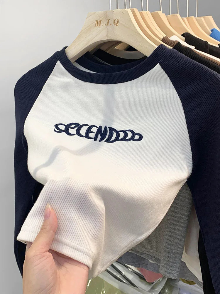 Letter printed T-shirt for womens spring long sleeved patched work top fashionable retro contrasting color crop top Kpop tight Y2K T-shirt 240826