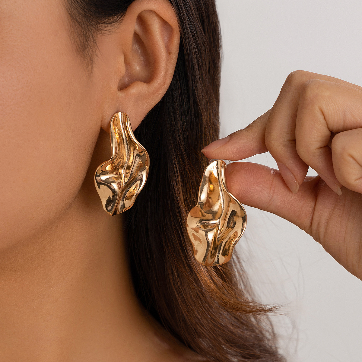 Irregular hollow out twisted circular with geometric alloy and minimalist style earrings