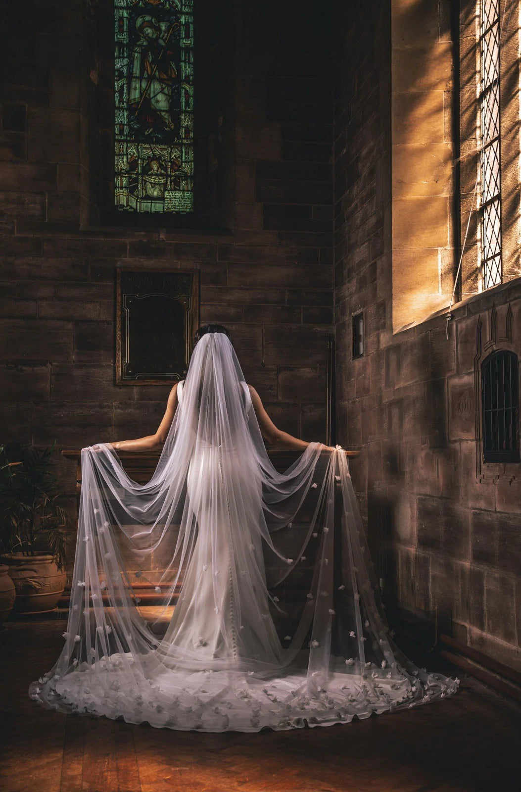 Romantic Wedding Veil 3D Flowers Special Cut Royal Bridal Veil with Comb Veil 2M Cathedral White Ivory Wedding Accessories For Women Custom Made