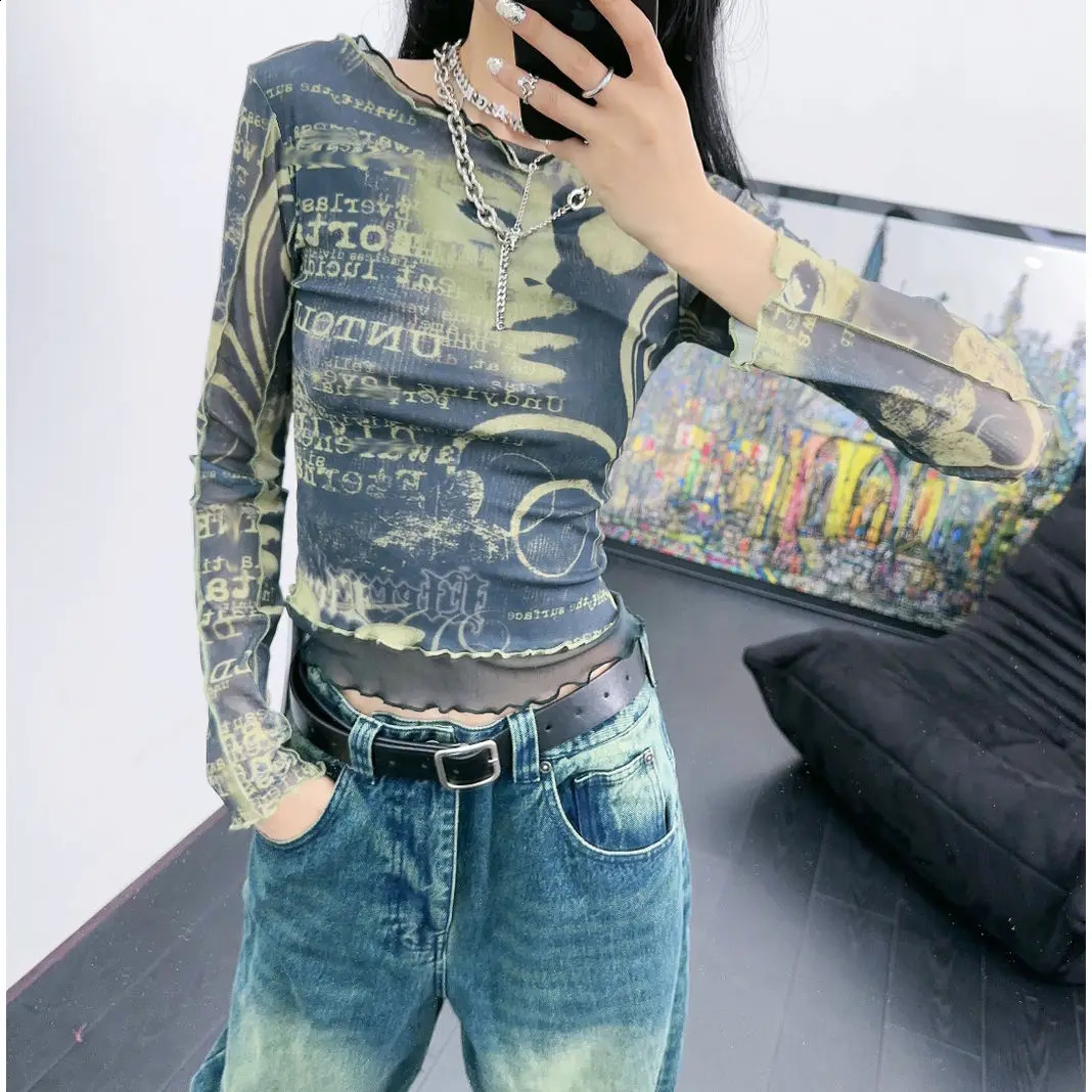 American retro graffiti printed mesh womens long sleeved T-shirt spicy slim fit elastic bottom shirt womens top 240826