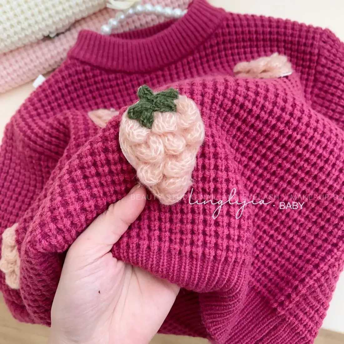 Childrens clothing for autumn and winter girls round neck knitted sweater little girls loose fit Versatile top childrens baby sweaterW240824