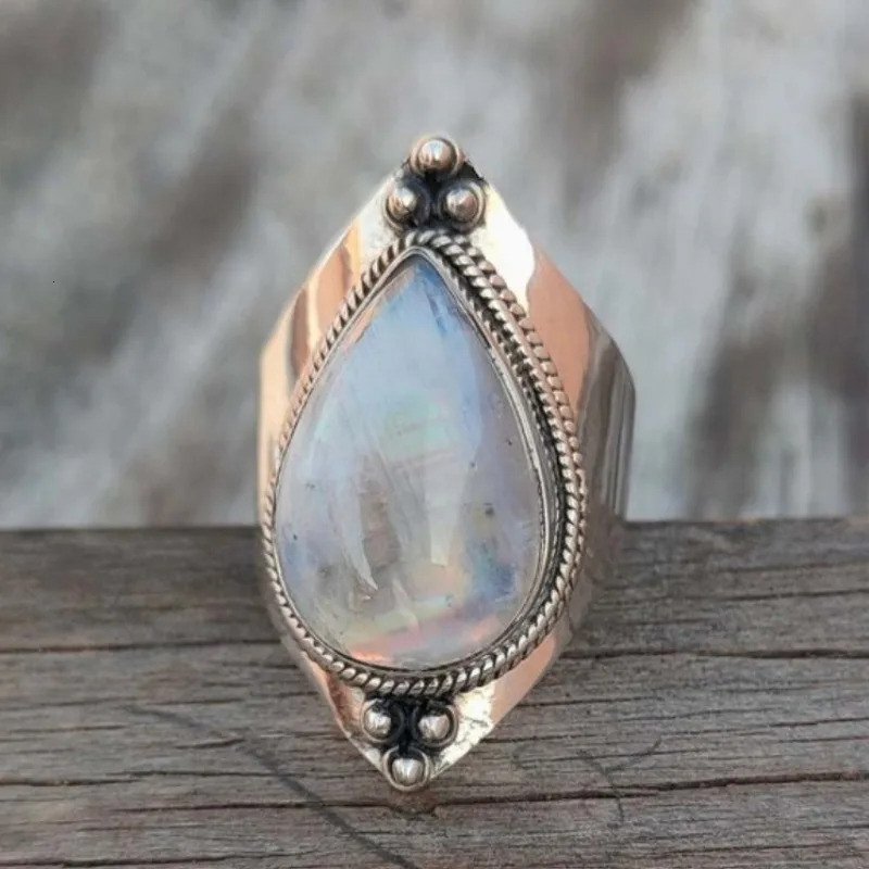 Vintage Ethnic Style Imitation Opal Ring for Women Antique Sier Color Moonstone Rings Fine Jewelry Accessories Girls Gifts
