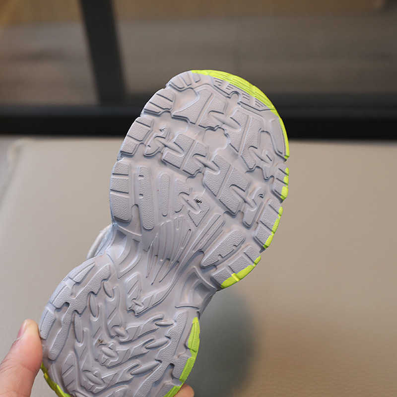 Athletic Outdoor Childrens mesh sports 2024 spring new item for boys and girls casual lightweight soft sole dad shock-absorbing running shoes C260130