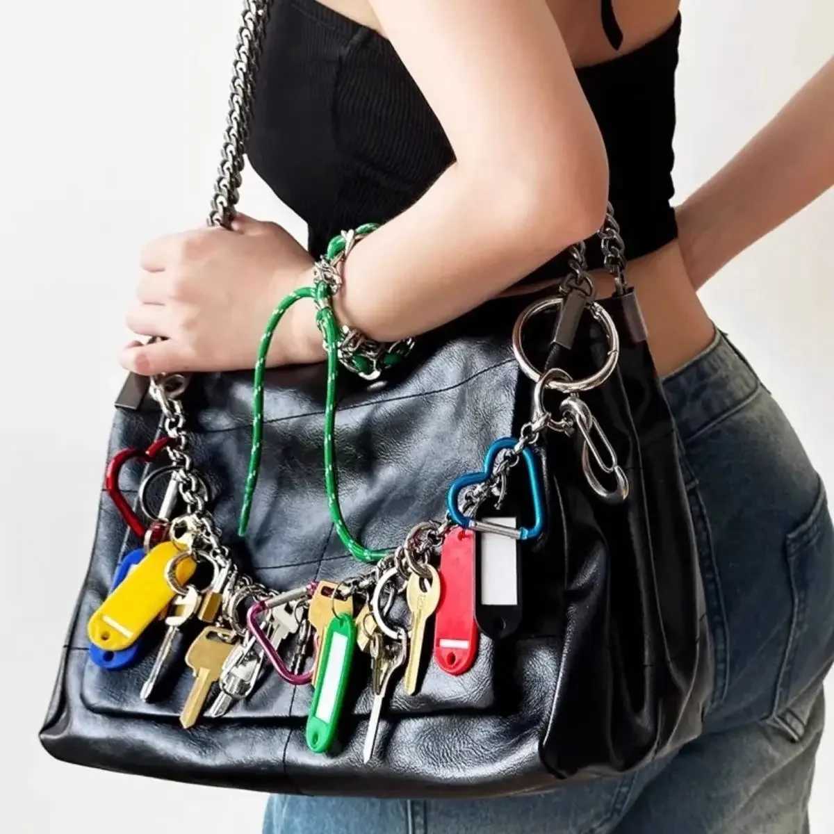 Keychains Lanyards 2024 New Super Complex Metal Keychain Womens French Trend Bag Pendant Accessories Matching Personalized Home Decoration Y2408264LEE