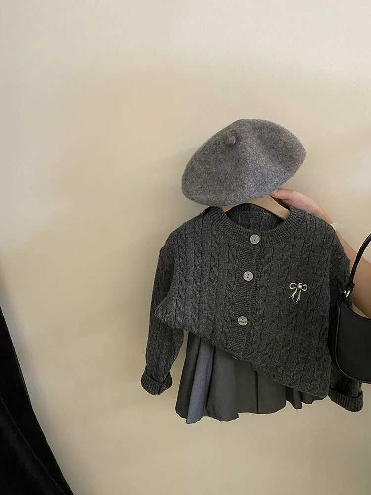 Sweater girl bow knitted cardigan wool sweater autumn new item pleated skiing 2024 childrens clothing sweet stripeW240824